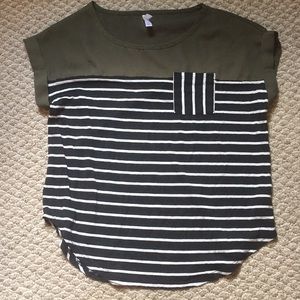 Xhilaration T-shirt size small!